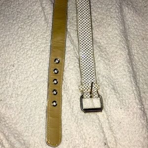 Zipper edge white (size S) belt. 100% man made